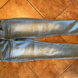 Low waist light wash Levi jeans